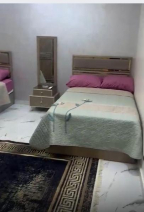 شقة للايجار 280متر 4 غرف 3 حمام منهم غرفة ماستر بالحمام وصاله كبيرة